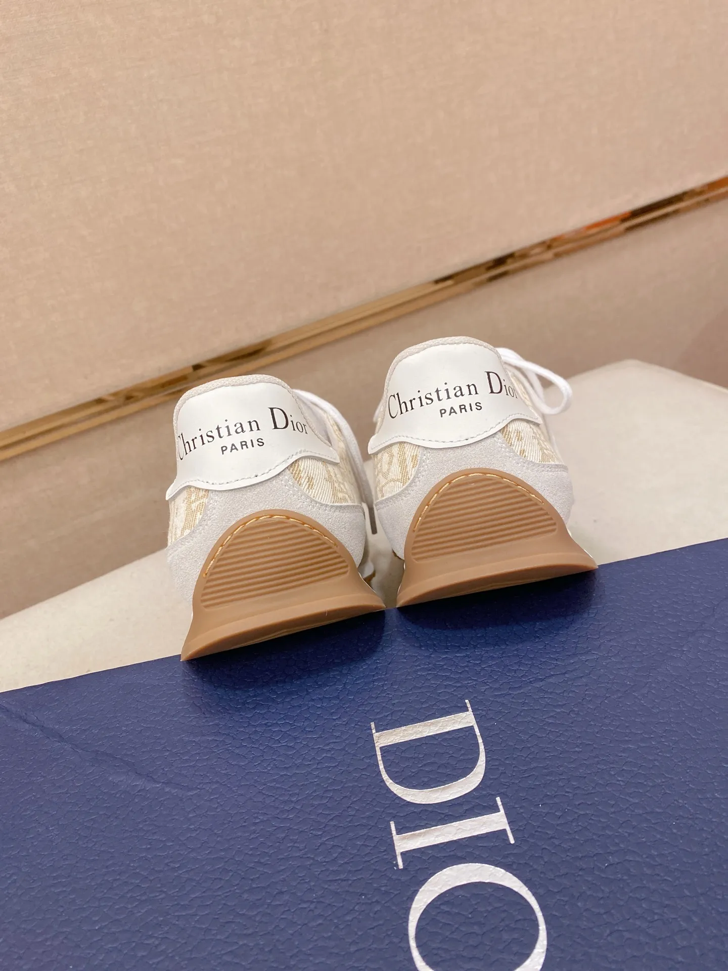 Men's shoes💰: 440💰Couple style💏 [Dior·Dior] New casual sports style men's shoes, new spring and summer design, perfect workmanship, lace-up lazy style to create wardrobe quality, upper: imported first-layer cowhide, mesh breathable lining soft and comfortable, ultra-light TPU wear-resistant outsole, simple, versatile fashion men's shoes, excellent color code number 35--44. (45,46 customized items are not returnable or exchangeable)